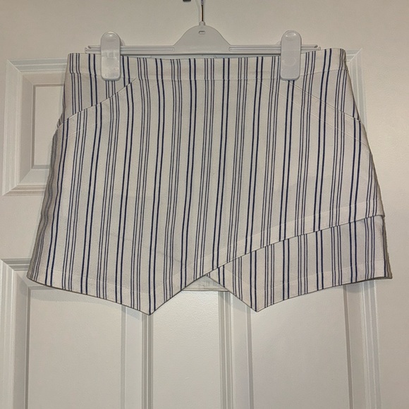 BCBGMAXAZRIA Beckett White Blue Striped Mini Skirt Size M - Picture 7 of 8